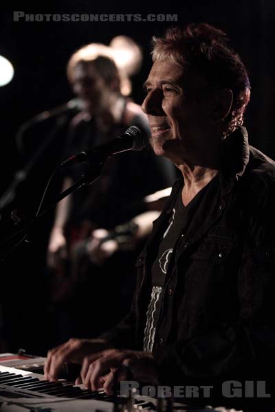 JOHN CALE - 2011-10-17 - PARIS - La Maroquinerie - 